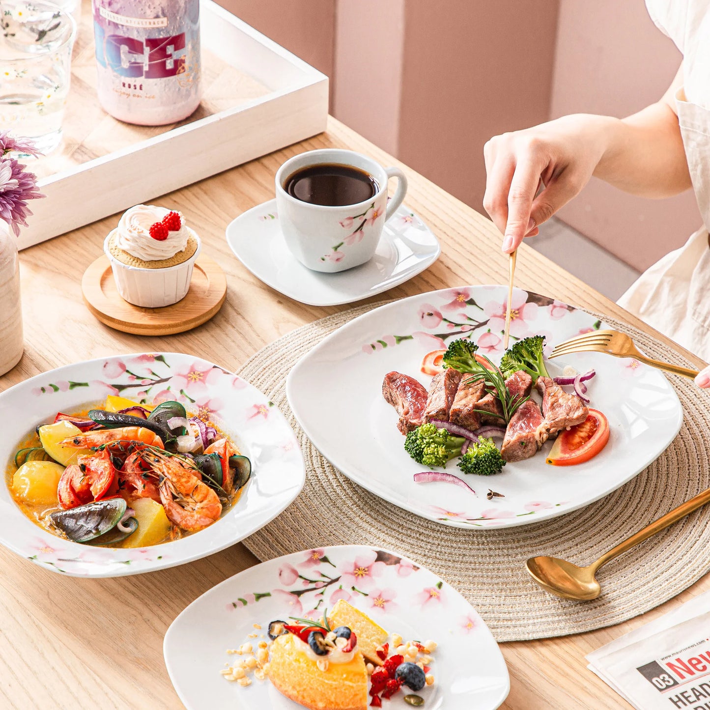 MALACASA Annie Porcelain Dinnerware Set With Plates And Cups